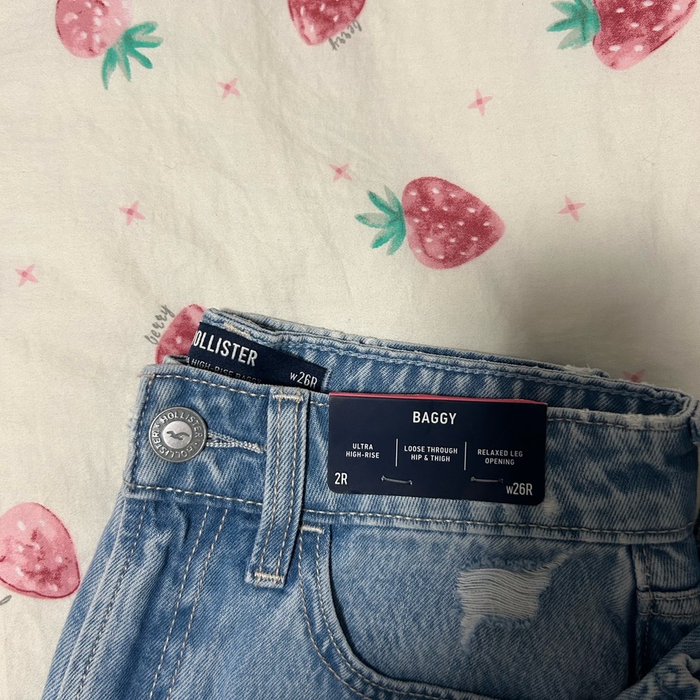 Hollister Women's Light Blue Boyfriend Jeans